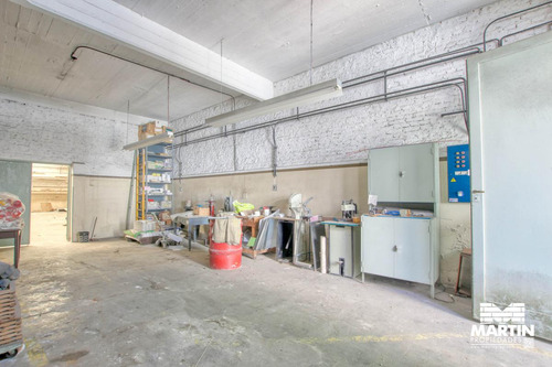 Galpón De 500m2 Con Tres Oficinas Y Vestuarios - Olivos