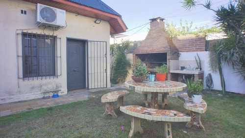 Chalet Estilo Inglés De 3 Dorm. Banfield Este.