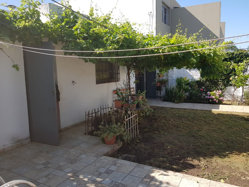 Barrio Poeta Lugones - A Seis Cuadras Del Dino - 3 D - Patio - Cochera