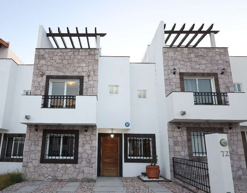 Casa En Venta En San Miguel De Allende: 3 Recámaras Y Rooftop