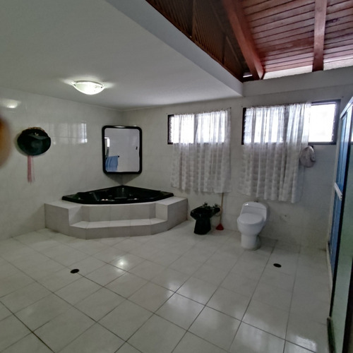 Imagen 9 de 13 de Urb. Prados Del Este, Casa En Venta.
