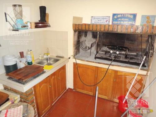 Casa Alquiler O Venta Santa Genoveva, 3 Dormitorios, 3 Baños, Quincho-garaje Y Jardín