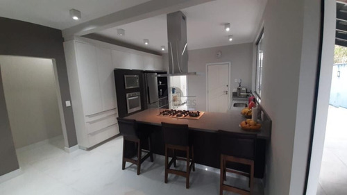 Imagem 15 de 25 de Casa No Bucarein Com 4 Quartos Para Venda, 257 M² - Lg8086