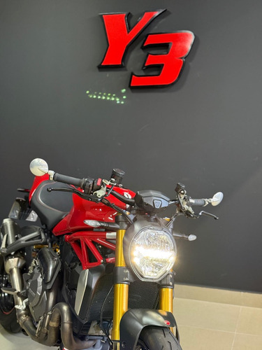 Ducati Monster 1200 S