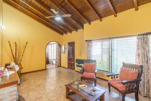 Imagen 4 de 27 de Casa En Amplio Terreno De 490m2 En Circ 1 - Ciudad Evita