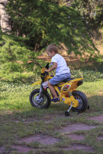 Moto Electrica Montable Infantil Thunder Vx Max 12v Injusa Color Amarillo