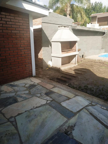 Imagen 14 de 24 de Alquiler Temporario: Casa Principal Con Piscina Y Asador - Excelente Ubicación !!!