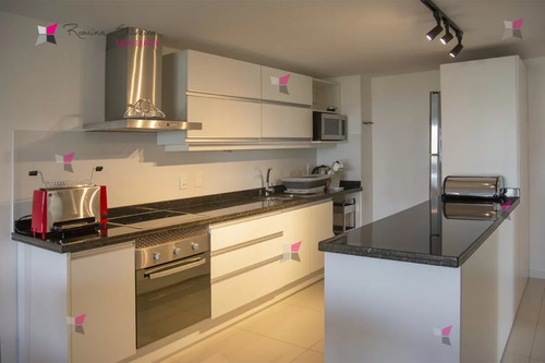 Apartamento En Venta En Torre Esmeralda De 3 Dormitorios , En Punta Del Este