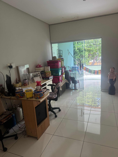 Garagem,sala De Está E Cozinha E Muro 1 Suíte E Quarto