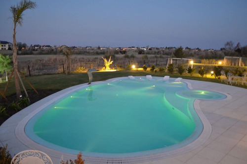 Imagen 3 de 6 de Piscinas De Hormigon