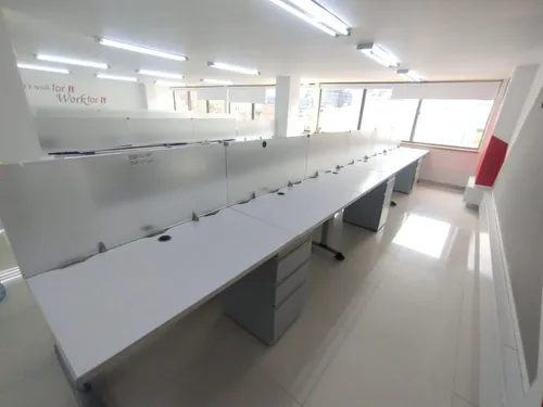 Oficina Amoblada Call Center 118m