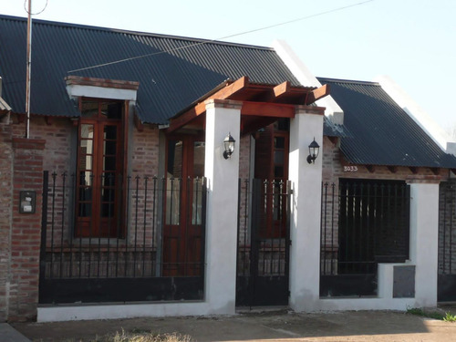 Imagen 1 de 10 de Linda Casa En Calle 3 E/ 102 Bis Y 102.