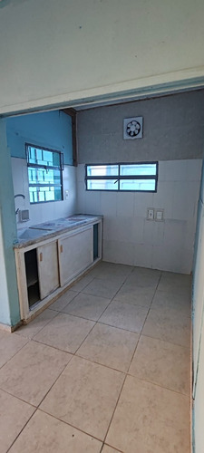 Alquiler Casa Al Fondo Totalmente Independiente 3 Dormitorios, Parrillero, 2 Patios Y Cochera.contacto De Lunes A Viernes De 10 A 18 Horas