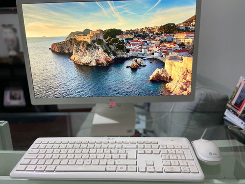 Computadora All In One LG  Core I3  4gb 500gb Blanco