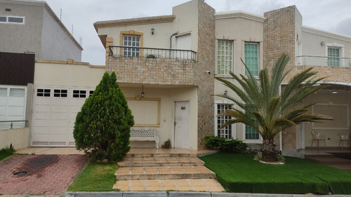 Townhouse En Venta En Loma Linda