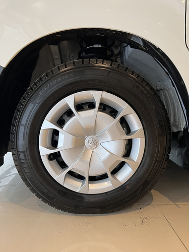 Toyota Hiace 2.8 Tdi Furgón 6at L1h1 3a 4p