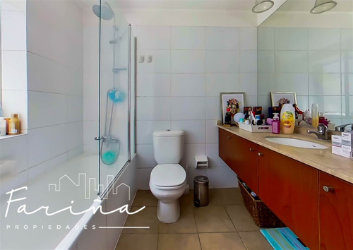 Casa En Venta De 4 Dorm. En Peñalolén