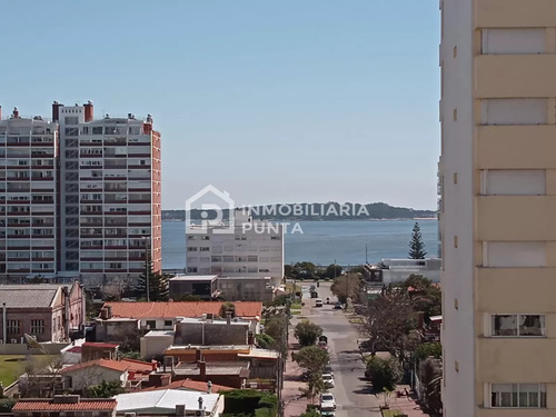 Venta Apartamento De 2 Dormitorios En Parada 2 De Playa Brava Con Vista Al Mar