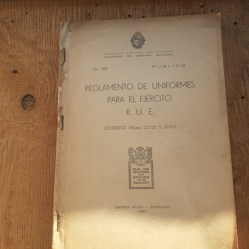 Reglamento De Uniformes Para El Ejercito-montevideo  1953