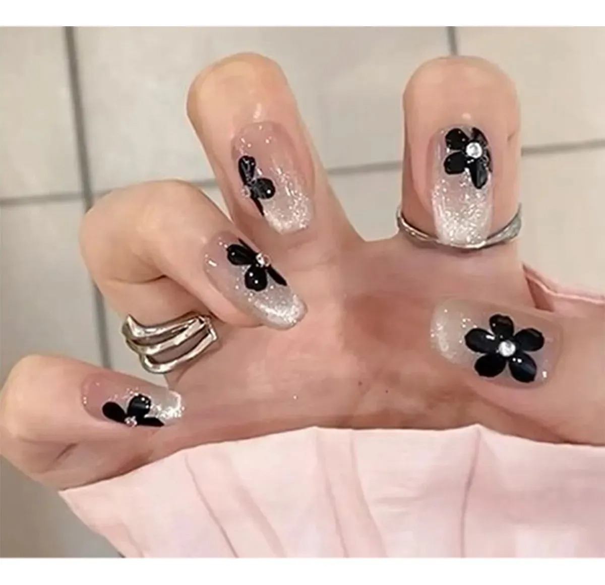MOEOFUE Uñas Postizas Decoradas Flor de Medianoche 30 Piezas Uñas Soft Gel Transparente Con Flor Negra 3D Diamantes Brillos Brillante Press On Adheribles