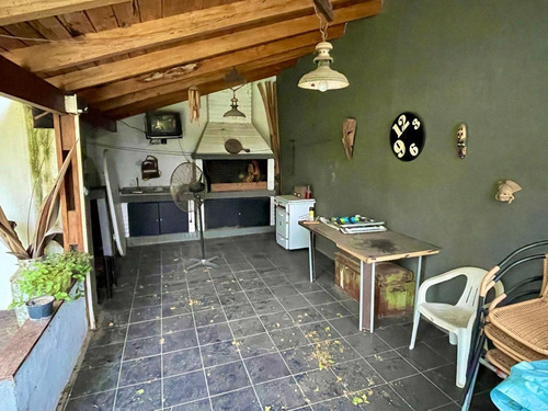 Se Vende Casa Con Pileta + Departamento