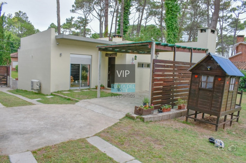 Casa En San Rafael, Punta Del Este, A Pocas Cuadras Del Mar- Ref: 181