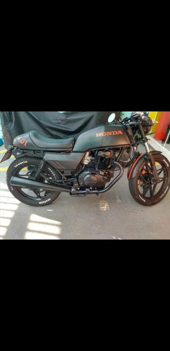 Imagem 3 de 3 de Honda Cb 400 1984 Cafe Racer