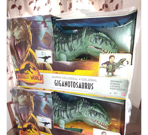 Dinosaurio Giganotosaurio Super Colosal Jurassic World 