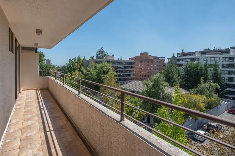 Imagen 1 de 26 de Amplio Departamento 4d + 2 Estac. En Las Condes | Sector Vat