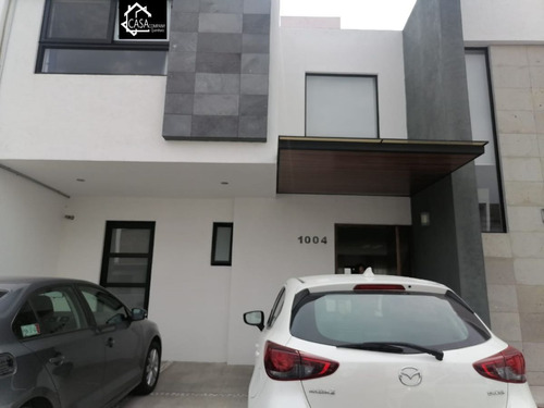 Se Vende Casa En La Condesa Juriquilla, 3 Recamaras, 3.5 Bañ