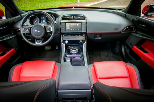 Imagem 9 de 15 de Jaguar Xe R-sport P250 2.0 Turbo 2018