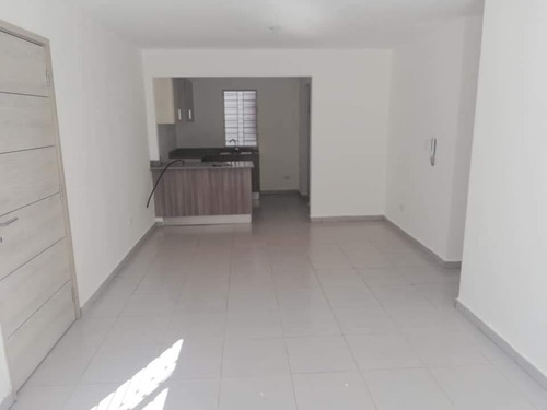 Apartamento En Res. Ita Esther En La Jacobo Majluta Sdn, Casi Frente Al Ole