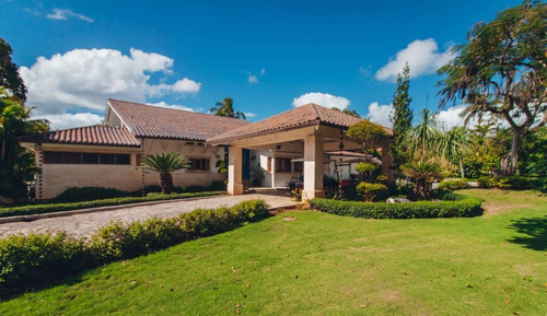 Lujosa Villa En Venta Amueblada En Casa De Campo.