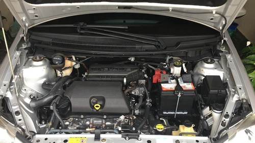 Imagem 4 de 7 de Corolla Toyota Gli 2016 Prata.