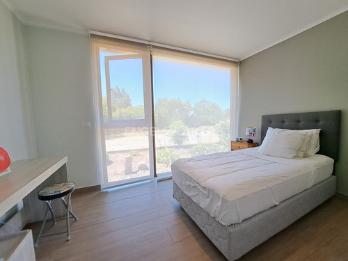 Casa Moderna De Un Piso Con Amplios Espacios En Arriendo
