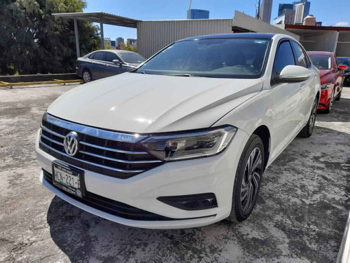 Imagen 3 de 15 de Volkswagen Jetta 2019 4p Highline L4/1.4/t Aut