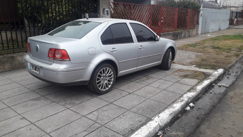 Imagen 12 de 12 de Volkswagen Bora 2011 1.8 Highline T Tiptronic Cuero