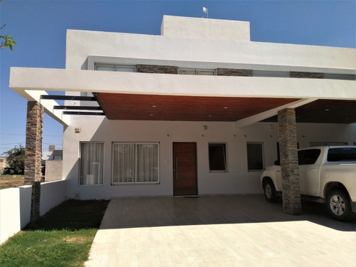 Vendo Calido Hogar De 3 Dor. En Manantiales-solares!!! Cocina De Tus Sueños!