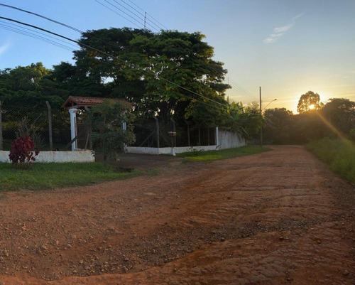 Imagem 2 de 30 de Essa É A Chácara Perfeita Para Quem Está Em Busca De Segurança E Principalmente Conforto, Confira: - 1684