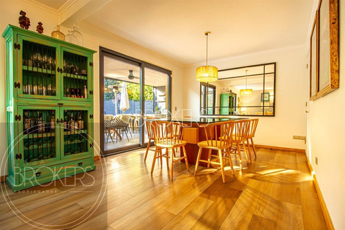 Casa En Venta De 4 Dorm. En Lo Barnechea