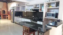 Comprar Daniela Linarez Vende Casas Linda Y Conservada En Urbanismo Privado Muy Seguro De Cabudare Con Amplios Espacios Acabados De Primera Posee Tanque Subterráneo Y Bellas Áreas Comunes                     