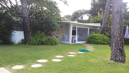 Casa Con Piscina En Playa Mansa - Punta Del Este