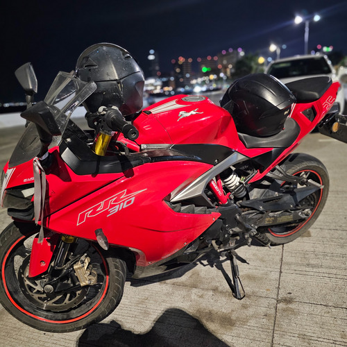 Muy Cuidada Moto Deportiva Rápida Y Buen Manejo