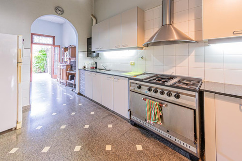 Imagen 9 de 27 de Casa De 4 Dormitorios En Venta Jardín Parrillero Terraza Barrio Abasto Centro