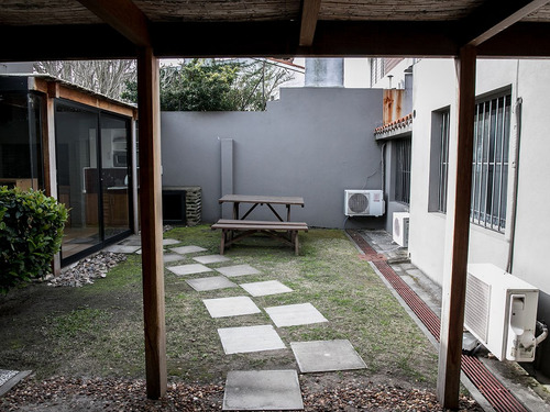 Casa De Oficinas Con Renta - Carrasco Ref. 7956 (ref: Cbr-646)