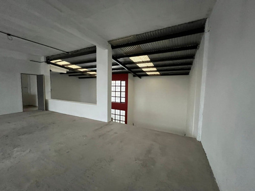 Imagen 20 de 30 de Local Sobre Av. Colón De 226m2 Aproximadamente