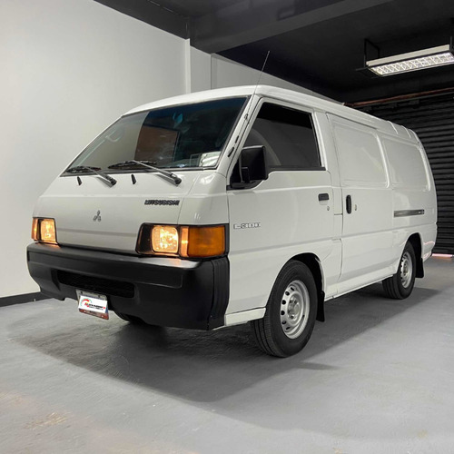 Imagen 1 de 13 de Mitsubishi Panel L300