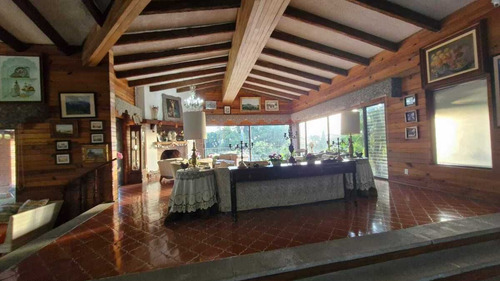 Inigualable Residencia En Venta En Jardines De Ahuatepec, Cuernavaca