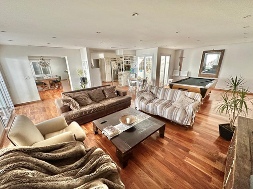 Imagen 10 de 30 de Espectacular Casa Con Todas Las Comodidades Sobre Imponente Lote De 611m2 En Acassuso.