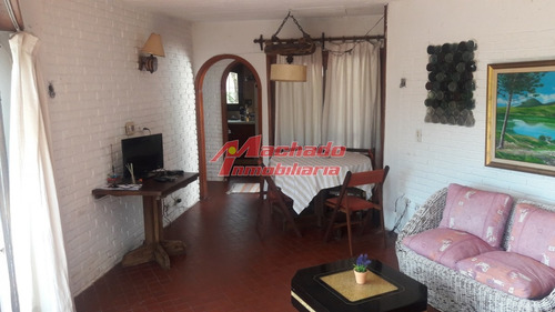 Excelente Ubicacion Para Vivir Todo El Año! Casa En Venta Zona De Playa Mansa Cerca De La Playa- Ref: 5601
